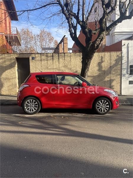 Usado Suzuki Swift GL 95 CV (69 kW) 2013 Rojo Utilitario