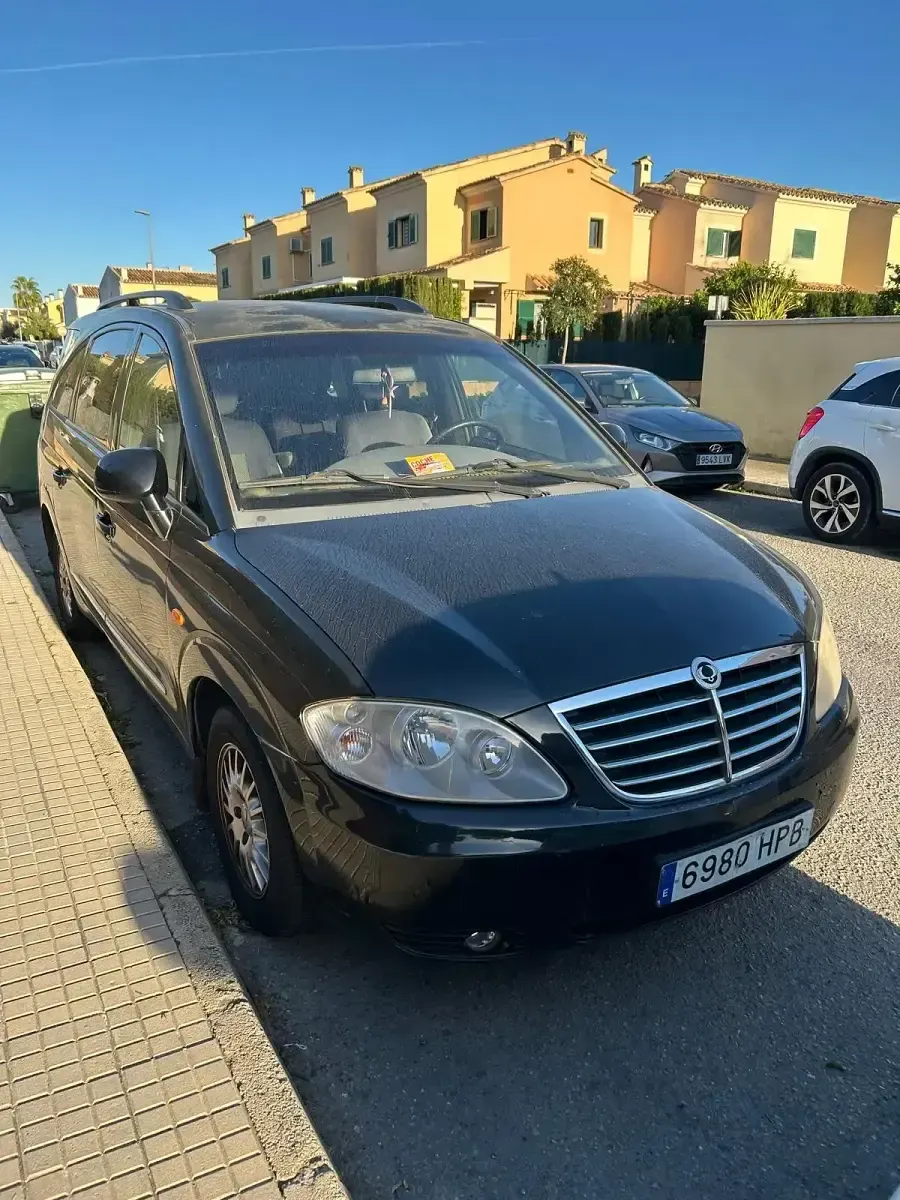 Usado SsangYong Rodius 155 CV (114 kW) 2013 Gris Monovolumen