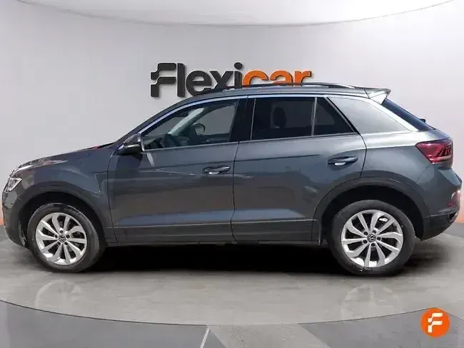 Usado VW T-Roc Life 150 CV (110 kW) 2024 Gris SUV