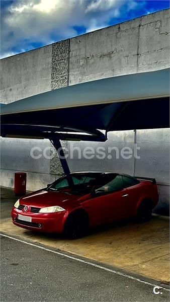 Usado Renault Mégane Cabriolet Authentique 115 CV (84 kW) 2004 Rojo Descapotable
