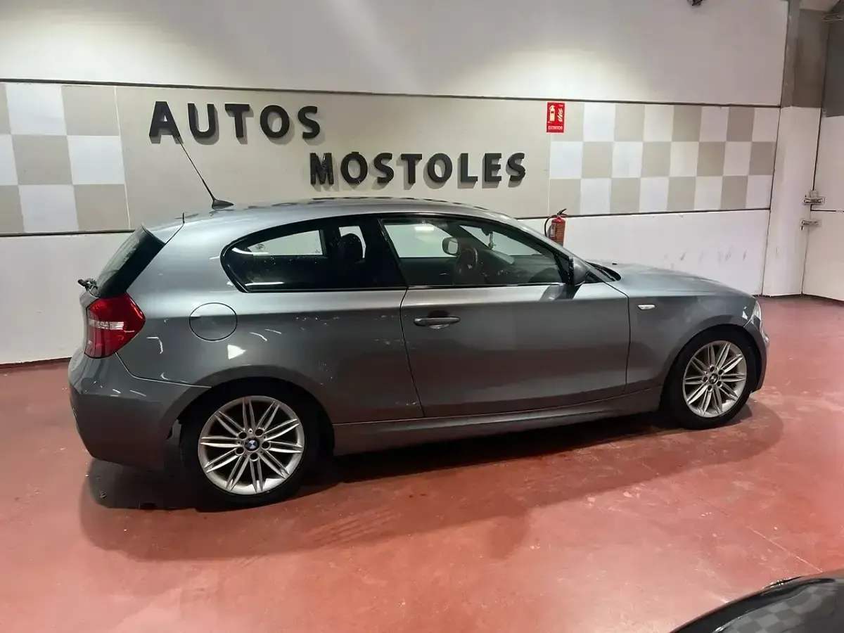 Käytetty BMW 118 143 HP (105 kW) 2009 Harmaa Viistoperä
