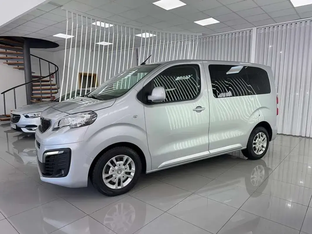 Usado Peugeot Traveller Business-Line 116 CV (85 kW) 2018 Gris Monovolumen