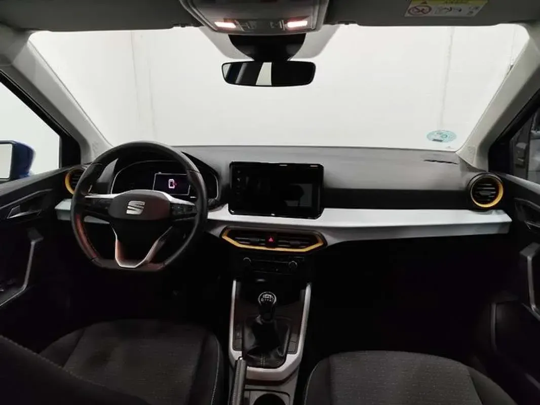 Usado Seat Arona Xperience 116 CV (85 kW) 2025 Gris / plata SUV