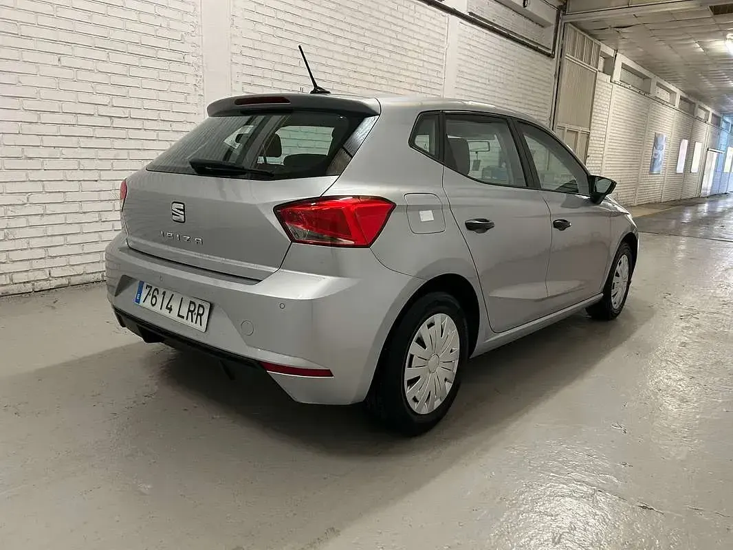 Usado Seat Ibiza Reference 80 CV (58 kW) 2021 Gris / plata Utilitario