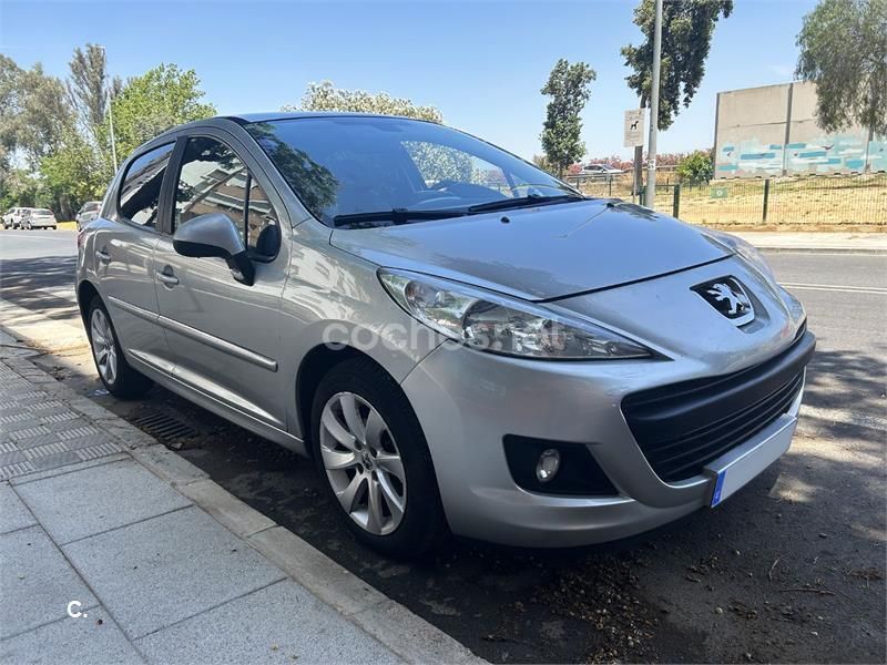 Gris / plata Usado 2011 Peugeot 207 Allure Berlina | 5000 € (Precio justo) - Imagen 1/4