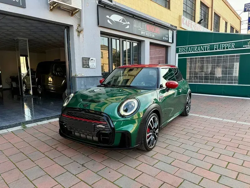 Usado Mini John Cooper Works 231 CV (169 kW) 2022 Verde Utilitario