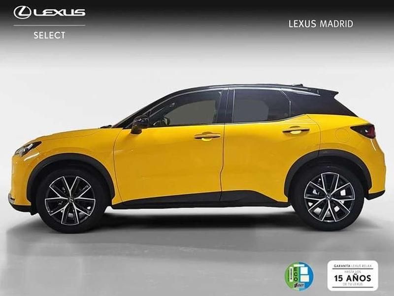 Usado Lexus LBX 137 CV (100 kW) 2025 Amarillo SUV