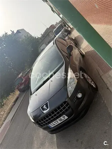 Usado Peugeot 3008 120 CV (88 kW) 2009 Gris / plata Familiar