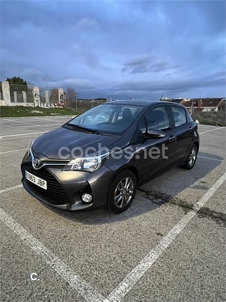 Usado Toyota Yaris Active 69 CV (50 kW) 2014 Gris / plata Utilitario