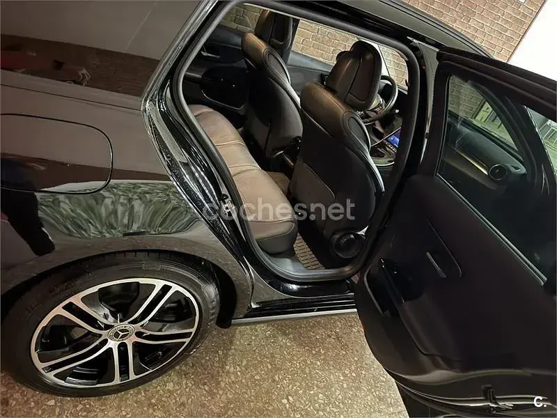 Usado Mercedes C220 194 CV (142 kW) 2021 Negro Familiar