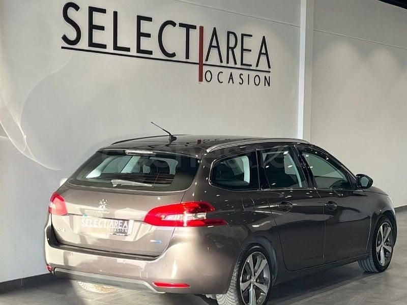 Usado Peugeot 308 SW Style 120 CV (88 kW) 2016 Gris / plata Familiar