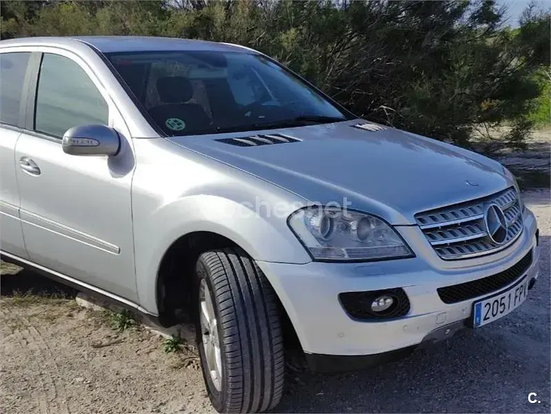Usado Mercedes ML420 306 CV (225 kW) 2007 Gris / plata SUV