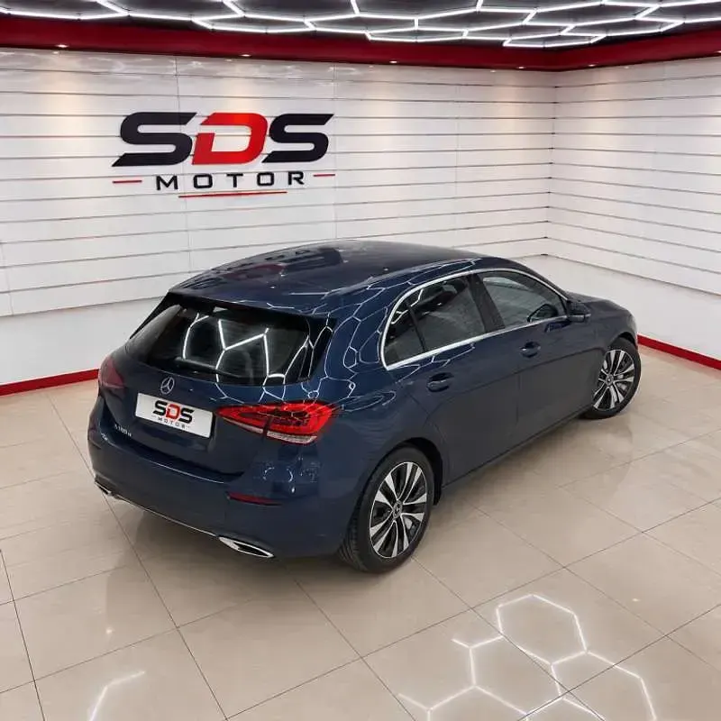 Usado Mercedes A180 116 HP (85 kW) 2019 Azul Citadino