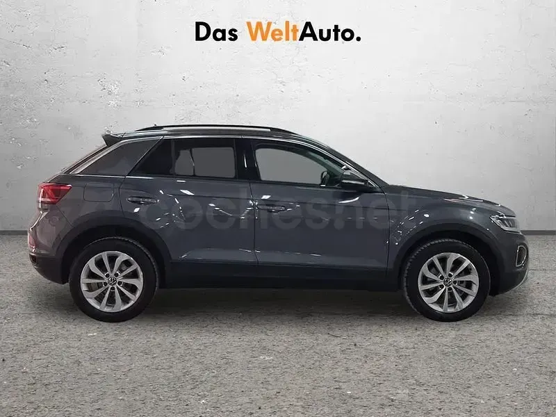 Usado VW T-Roc Life 150 CV (110 kW) 2024 Gris / plata SUV