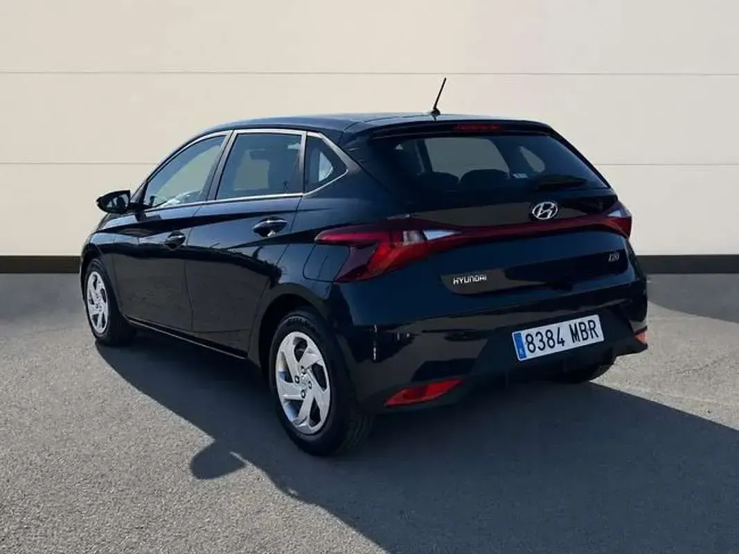 Usado Hyundai i20 101 CV (74 kW) 2022 Gris Utilitario
