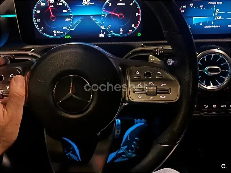 Usado Mercedes A180 109 CV (80 kW) 2019 Gris / plata Berlina