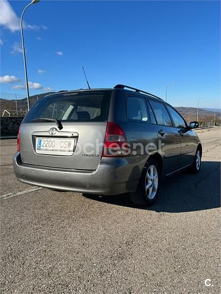 Usado Toyota Corolla Terra 90 CV (66 kW) 2004 Gris / plata Familiar