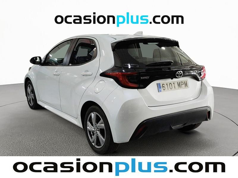 Usado Toyota Yaris Hybrid Active 116 CV (85 kW) 2024 Blanco Berlina