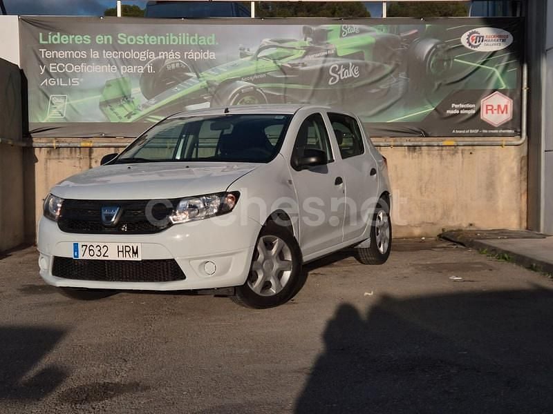 Usado Dacia Sandero Lauréate 90 CV (66 kW) 2013 Blanco Berlina