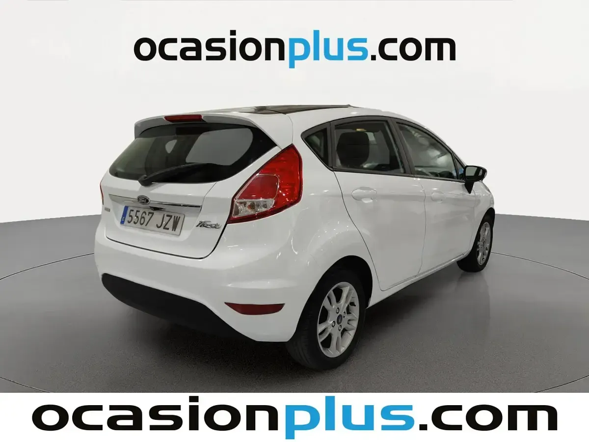 Usado Ford Fiesta Trend 101 CV (74 kW) 2017 Blanco Utilitario