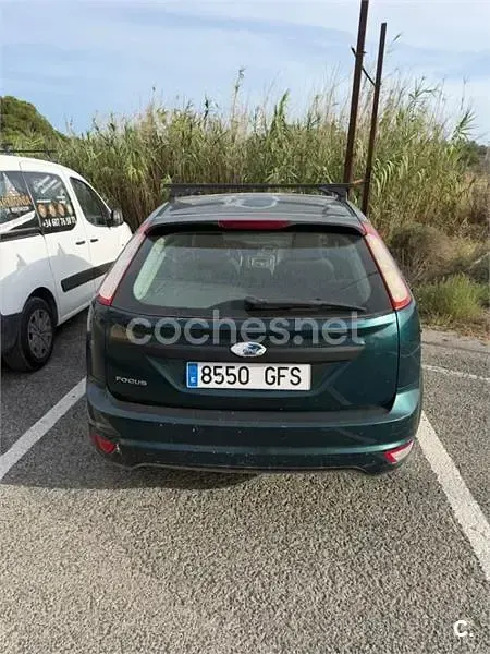 Usado Ford Focus Trend 100 CV (73 kW) 2008 Verde Berlina