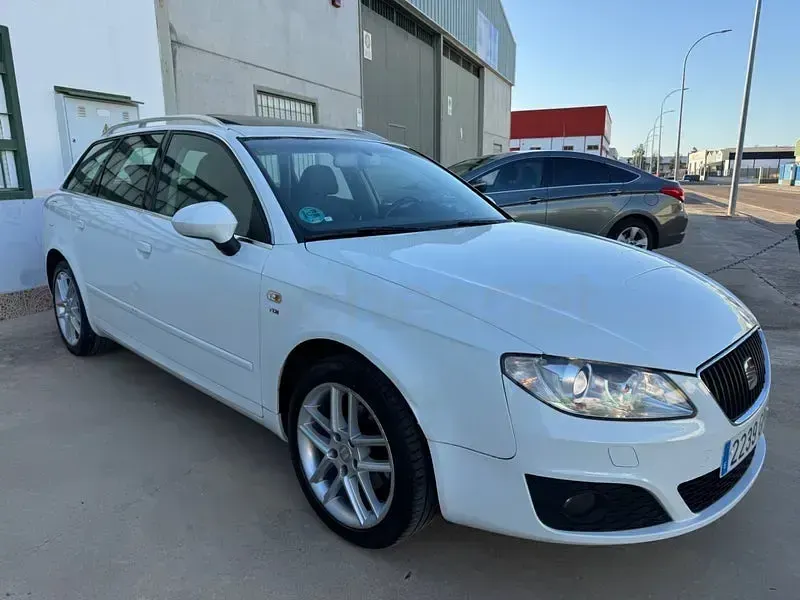 Usado Seat Exeo Sport 143 CV (105 kW) 2009 Blanco Familiar