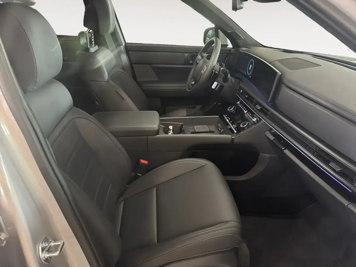 Usado Hyundai Santa Fe 239 CV (175 kW) 2026 Gris/plata SUV