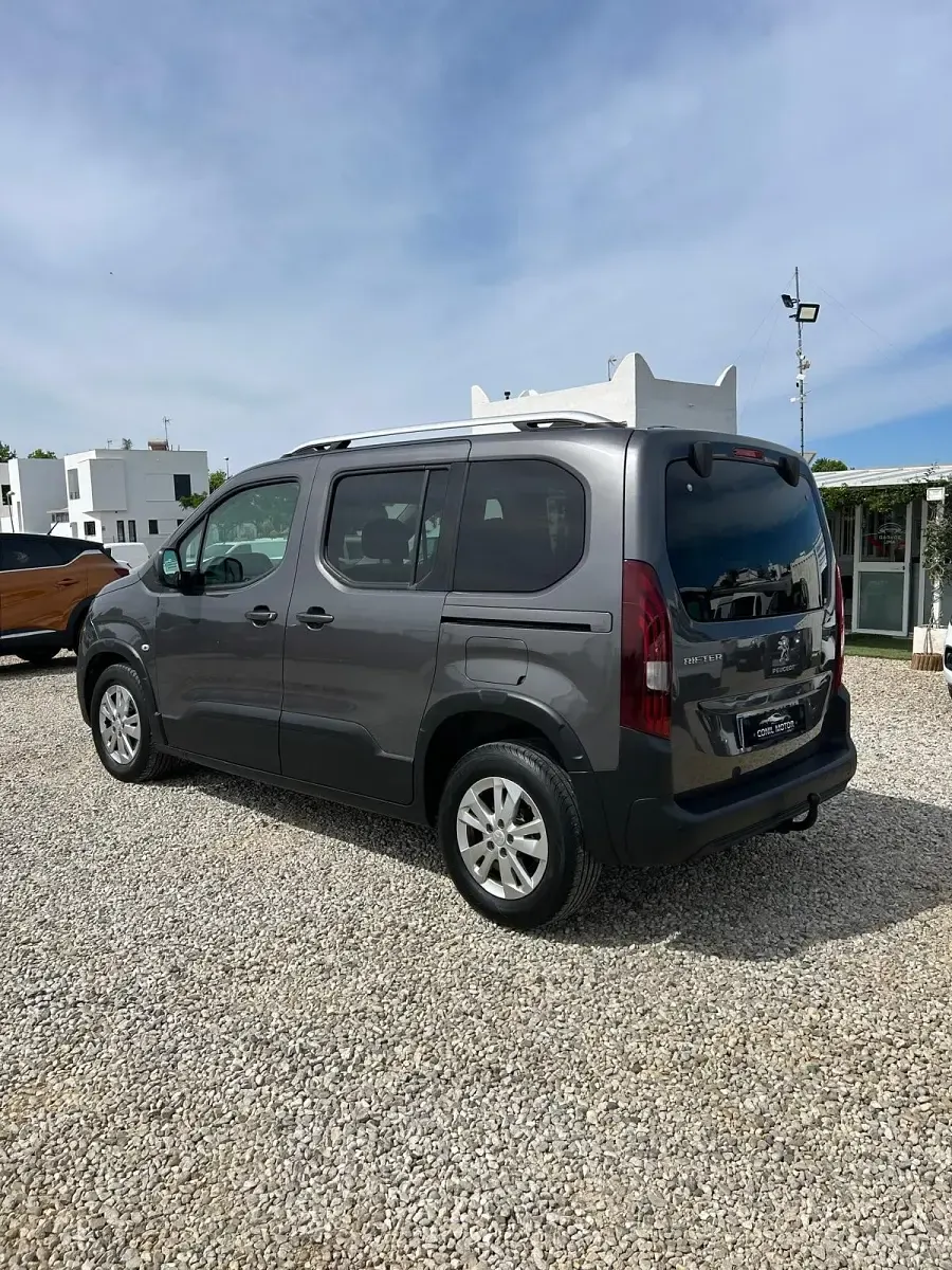 Usado Peugeot Rifter Active 131 CV (96 kW) 2019 Gris Monovolumen