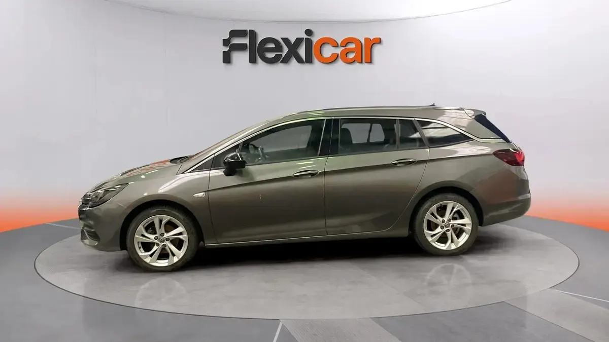 Usado Opel Astra Business 147 CV (108 kW) 2021 Gris Familiar