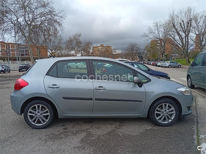 Usado Toyota Auris Active 132 CV (97 kW) 2011 Gris / plata Utilitario
