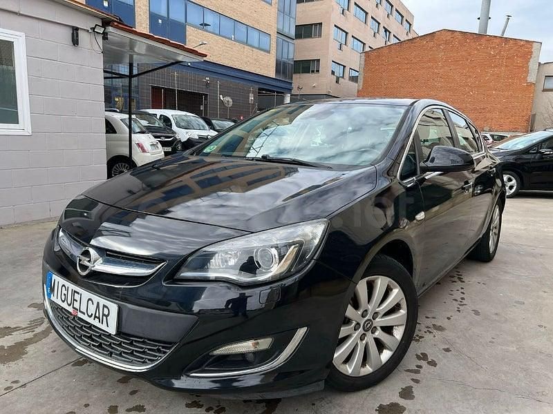 Usado Opel Astra Excellence 110 CV (80 kW) 2013 Negro Berlina
