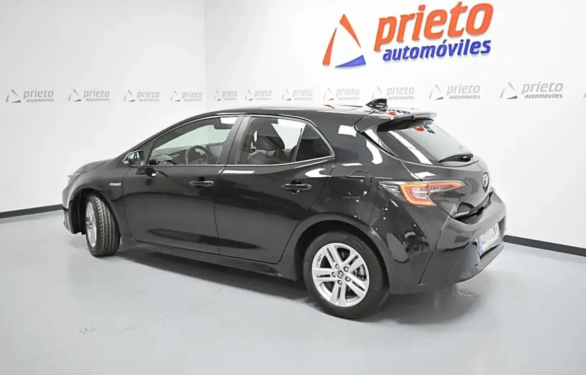 Usado Toyota Corolla Active 122 CV (89 kW) 2022 Negro Utilitario