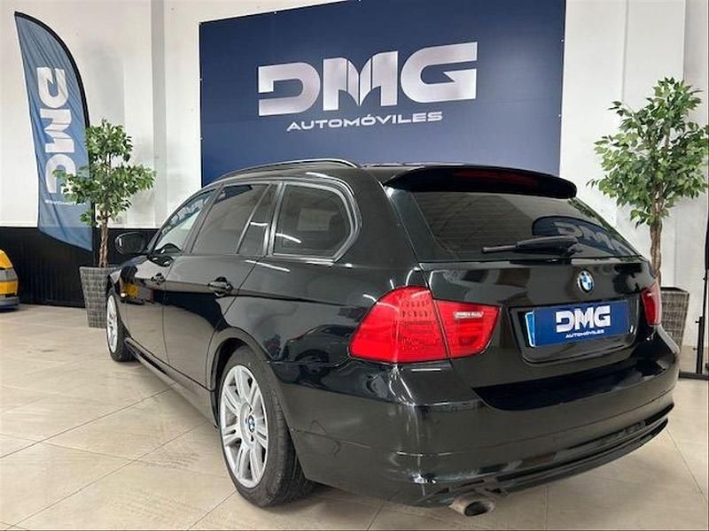 Usado BMW 318 143 CV (105 kW) 2011 Negro Familiar