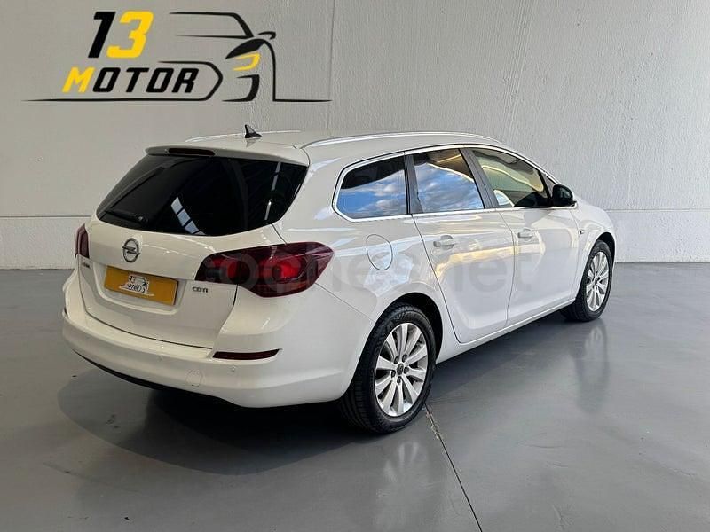 Usado Opel Astra Selective 110 CV (80 kW) 2011 Blanco Familiar