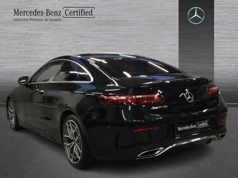 Usado Mercedes E220 AMG line 194 CV (142 kW) 2022 Verde esmeralda Coupe