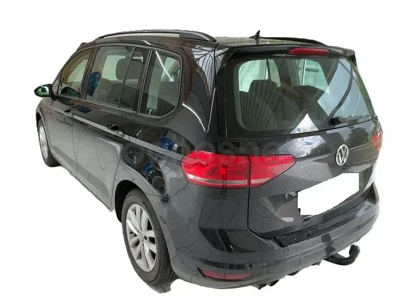 Usado VW Touran Advance 150 CV (110 kW) 2017 Negro Monovolumen