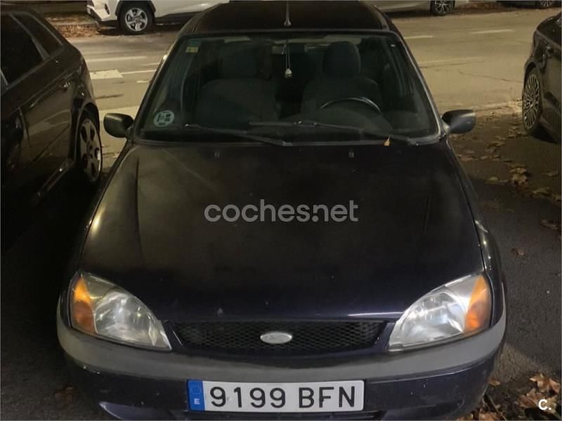 Azul Usado 2001 Ford Fiesta Trend Berlina | 1500 € - Imagen 1/1