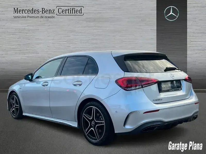 Usado Mercedes A180 116 CV (85 kW) 2022 Gris / plata Berlina