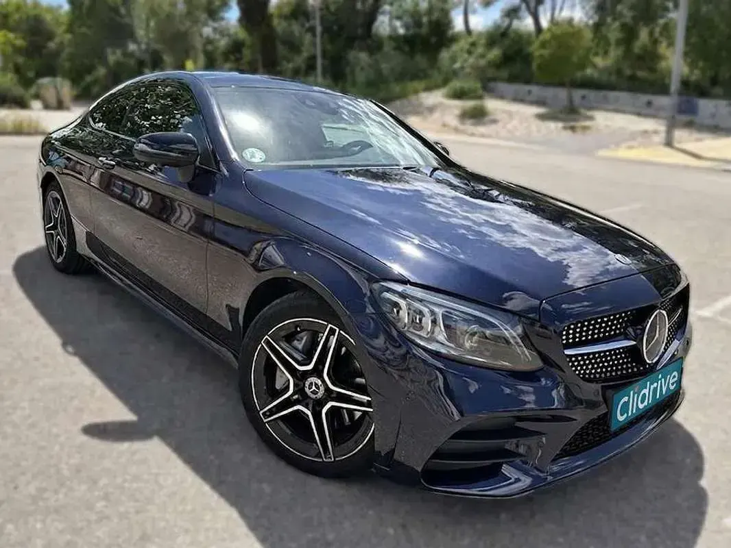 Usado Mercedes C300 245 CV (180 kW) 2022 Azul Coupe