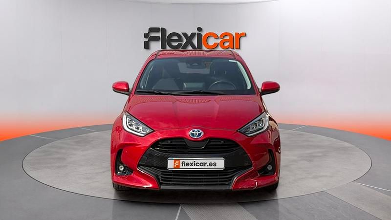 Usado Toyota Yaris Hybrid Active 116 CV (85 kW) 2023 Granate Berlina