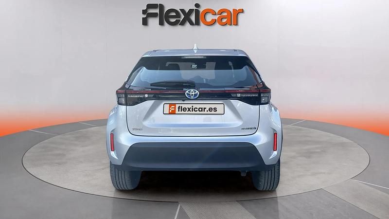 Usado Toyota Yaris Hybrid Active 116 CV (85 kW) 2024 Gris