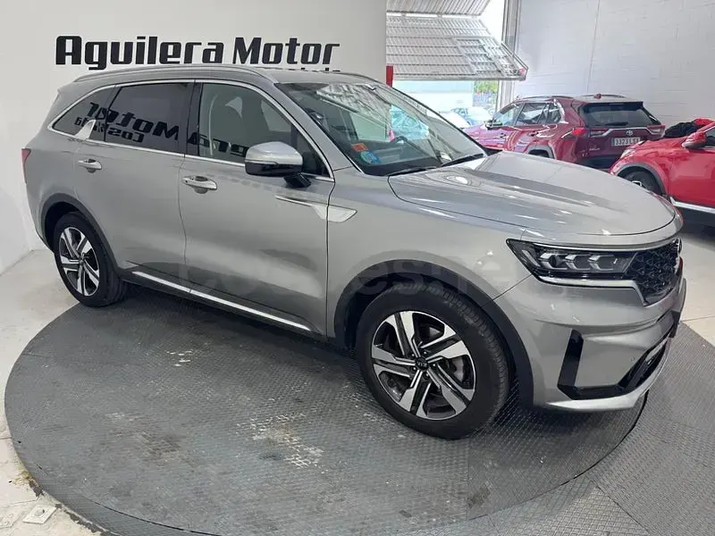 Usado Kia Sorento 230 CV (169 kW) 2021 Gris / plata SUV