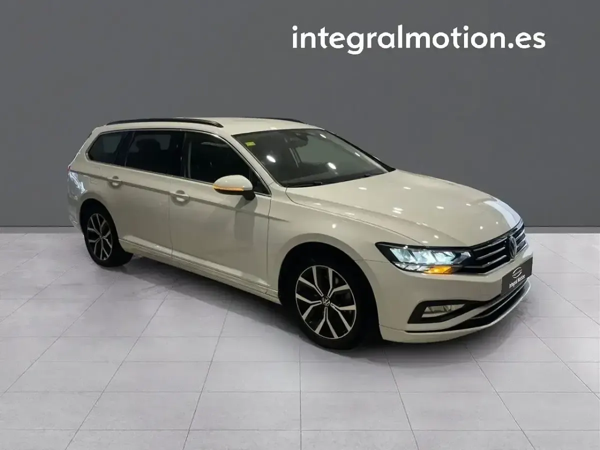 Usado VW Passat Executive 149 CV (109 kW) 2020 Blanco Familiar
