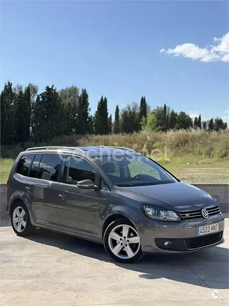 Usado VW Touran Edition 105 CV (77 kW) 2013 Gris / plata Monovolumen