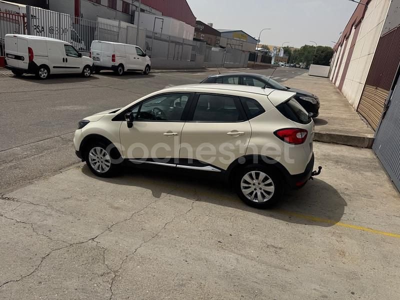 Usado Renault Captur Intens 90 CV (66 kW) 2017 Beige SUV
