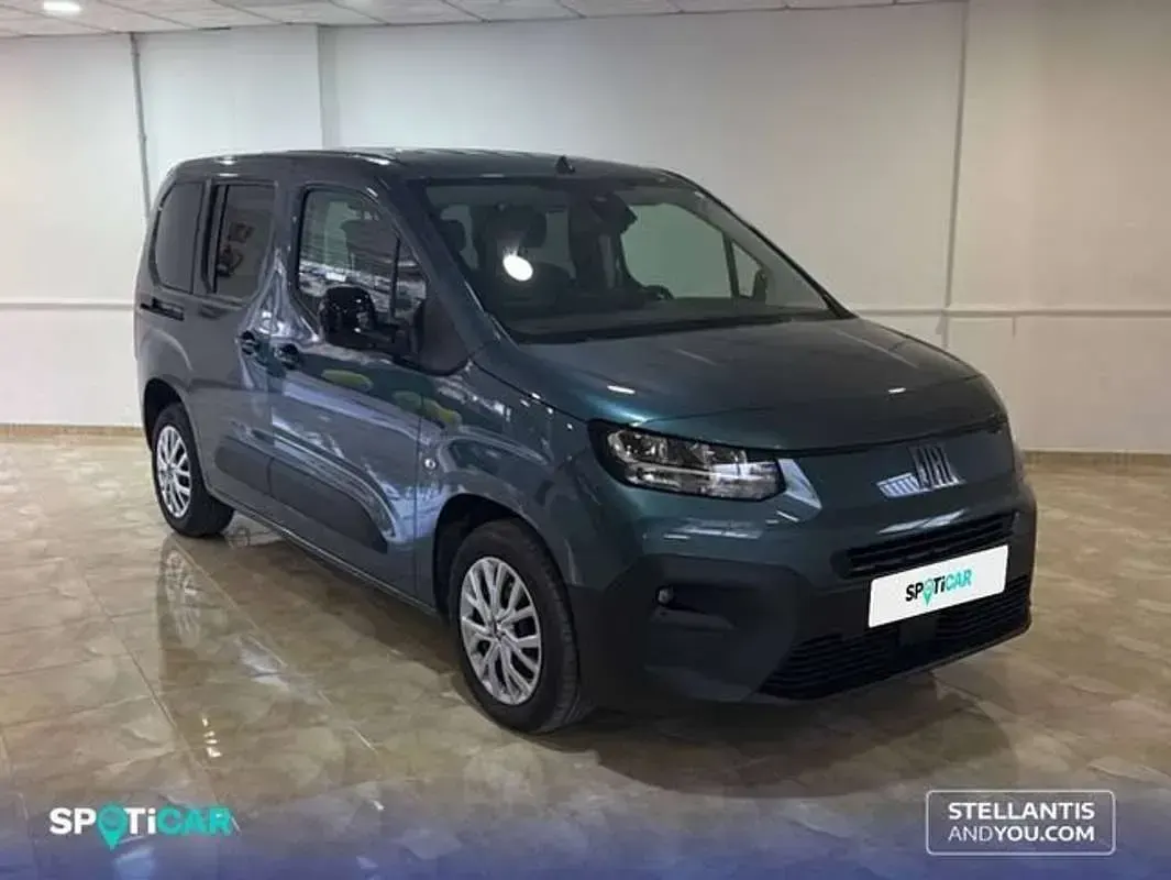 Usado Fiat Doblò 101 CV (74 kW) 2025 Azul Monovolumen