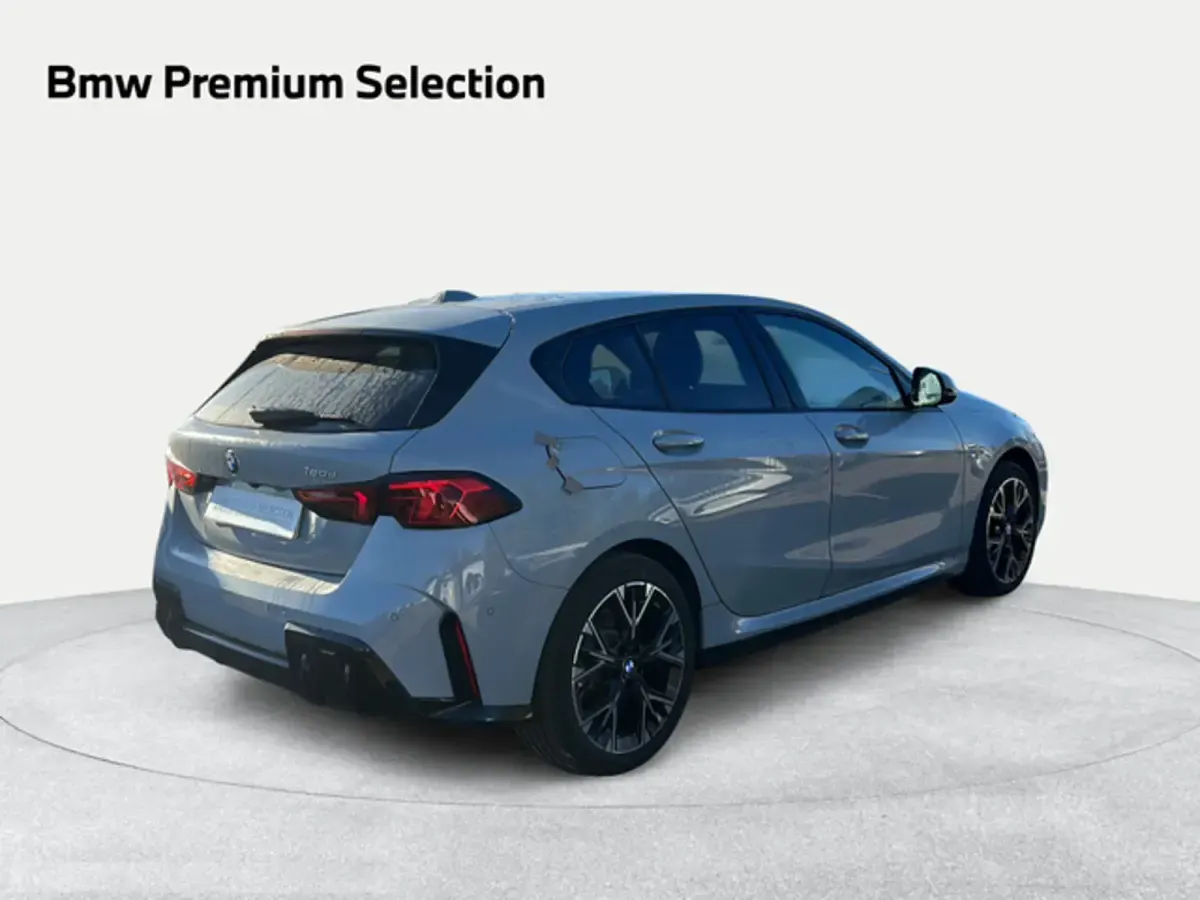 Usado BMW 120 Comfort Edition 190 CV (139 kW) 2025 Gris Utilitario