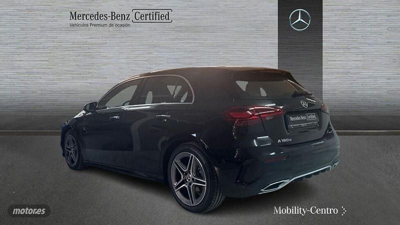 Usado Mercedes A180 116 CV (85 kW) 2024 Negro noche Utilitario