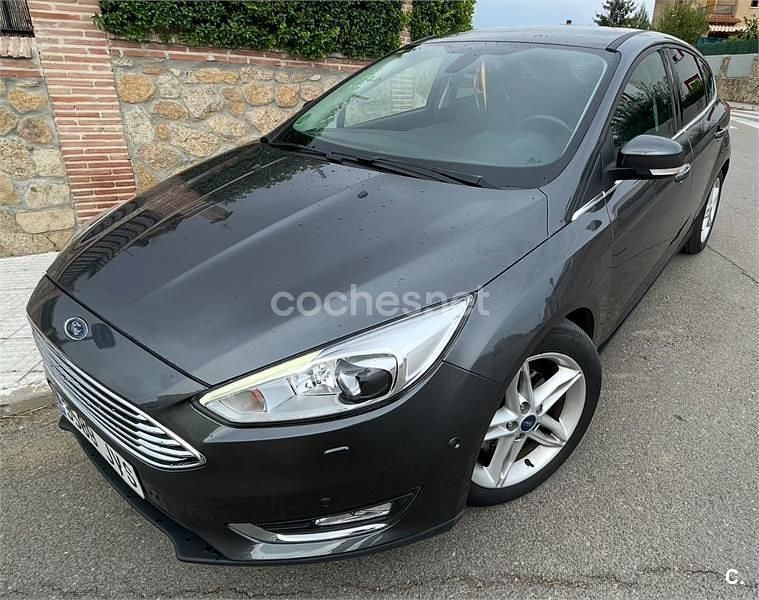 Gris / plata Usado 2016 Ford Focus Trend Berlina | 11.000 € (Precio justo) - Imagen 1/4