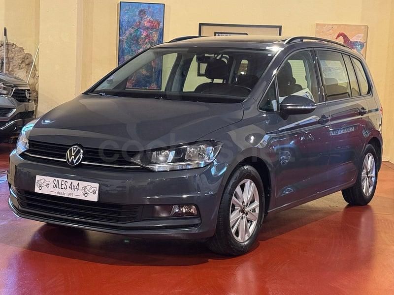 Usado VW Touran Advance 150 CV (110 kW) 2020 Gris / plata Monovolumen
